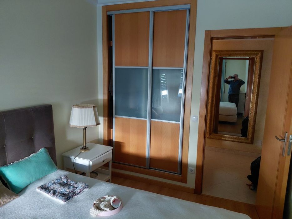 Alugo quarto mobilado