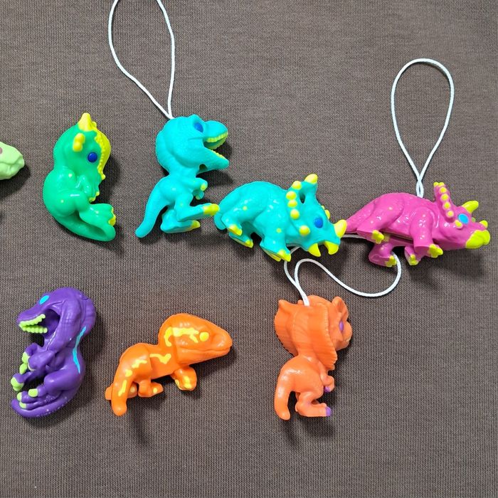 Іграшки кіндер динозаври kinder joy fun jurassic world