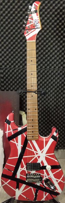 Guitarra estilo EVH “Frankenstrat” – Custom | Excelente estado