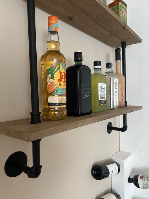 Estante com duas prateleiras