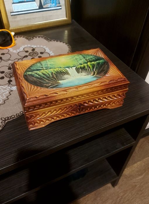 Шкатулка деревянная,хорошее состояние