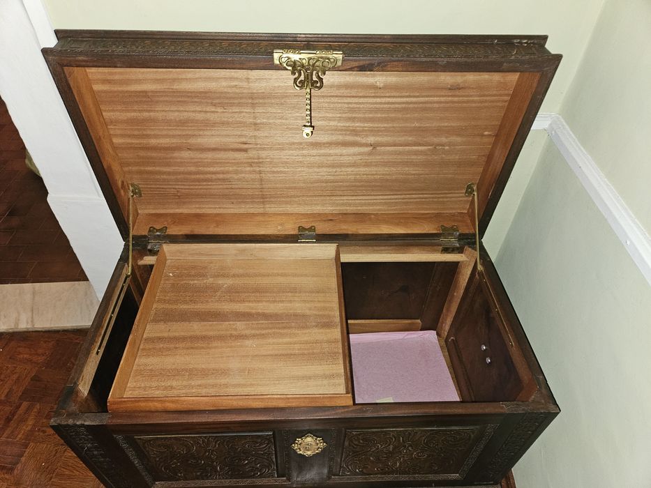 Arca de roupa antiga