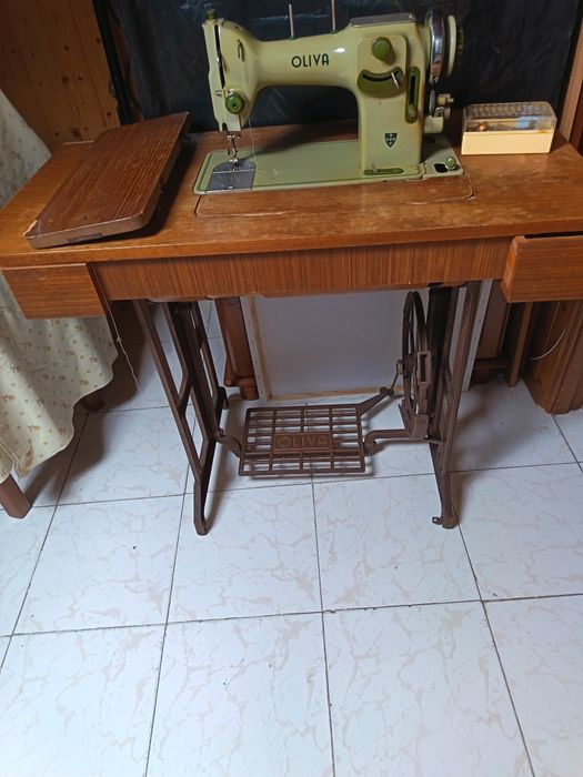 Máquina de costura Oliva