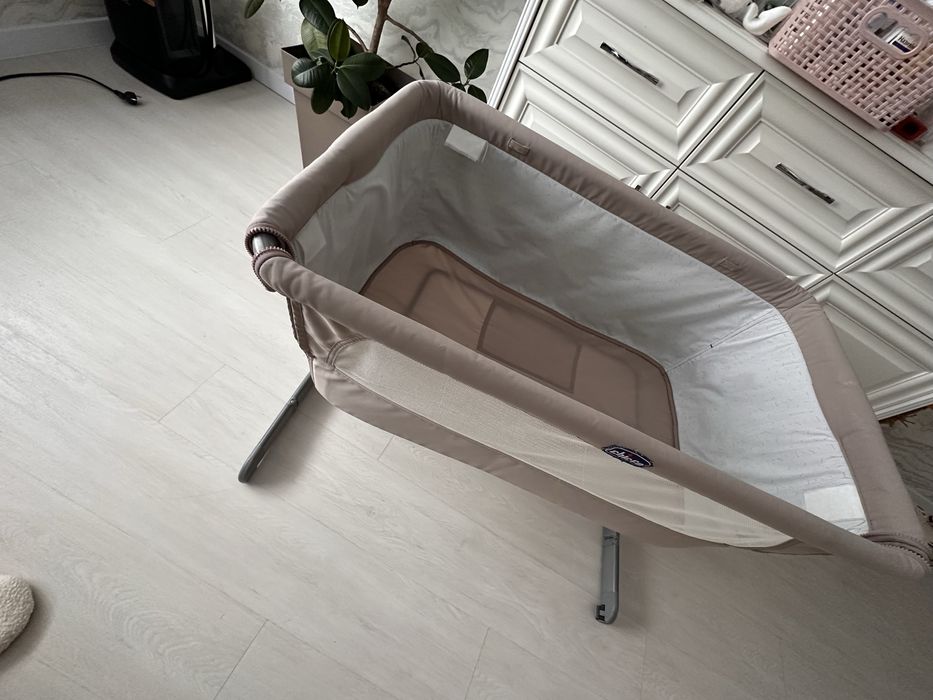 Приставне ліжечко Chicco next2me