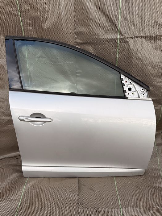 Dzrwi przednie prawe Renault Megane 3 TED69 09-16rok