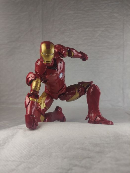 Фігурка Marvel Legends Iron Man