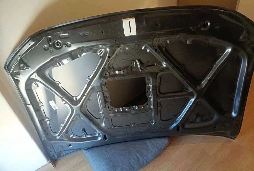 Capô de Hilux preto