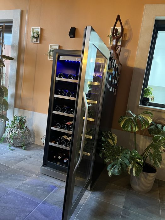 Cave de Vinhos Fust Novamatic Vinocave 501 — 121 Garrafas
