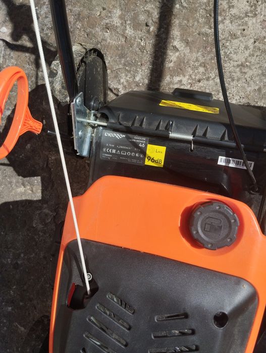 Газонокосарка бензонова