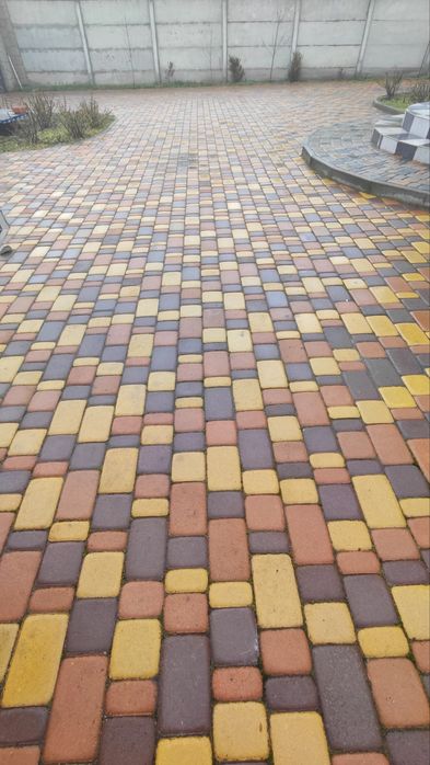 Продаж великого будинку для великої родини.