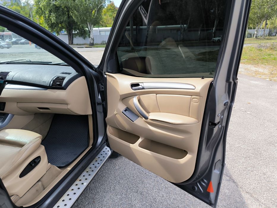 продаж BMW X5 e53