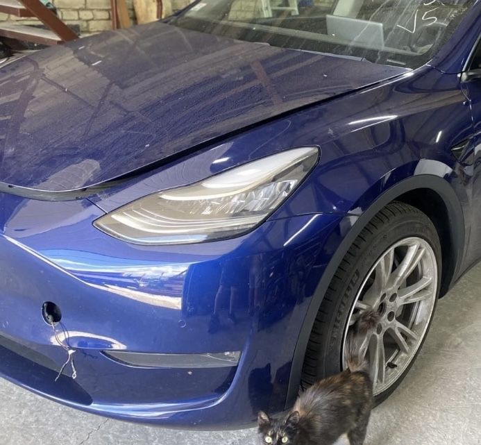Передній бампер tesla Y