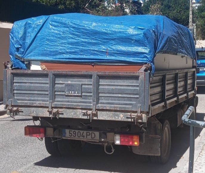 SETÚBAL e LISBOA carrinhas p/entulho e lixo c/e s/ajudantes p/carregar