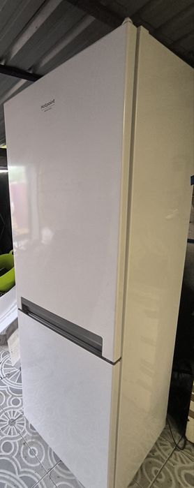Ariston Hotpoint  H8 A1E W