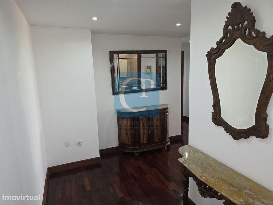 Apartamento T2 na Avenida D. Afonso Henriques, Rio Tinto, Gondomar
