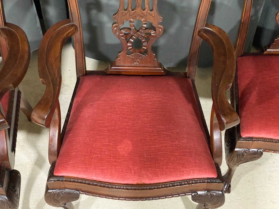 Reprezentacyjny angielski zestaw jadalniany: stół, witryna, komoda