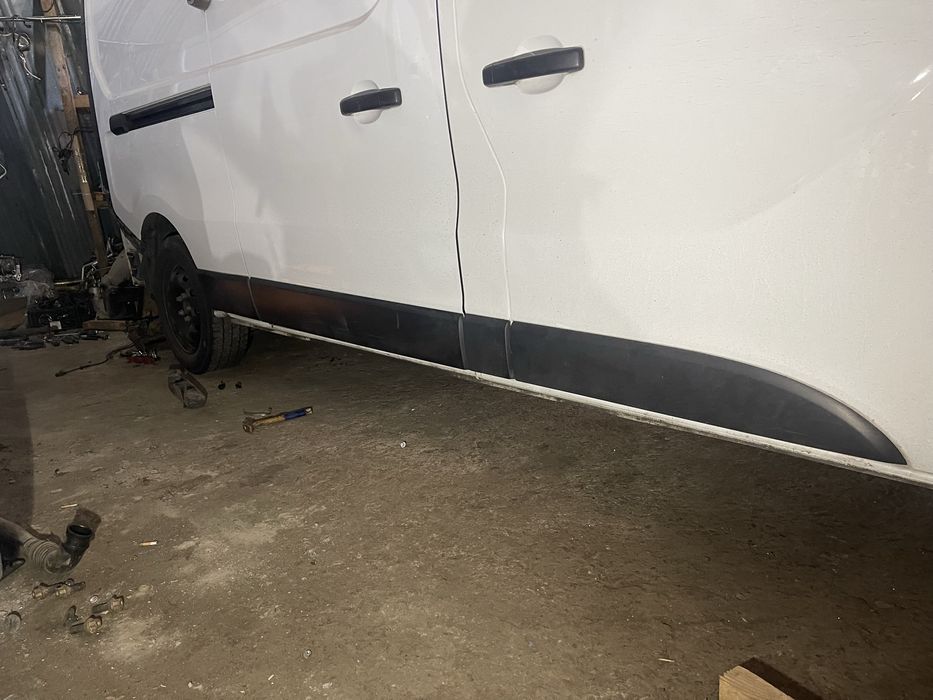 Молдинг Ліства Молдінги Renault Trafic 3 Opel Vivaro 2014-2024