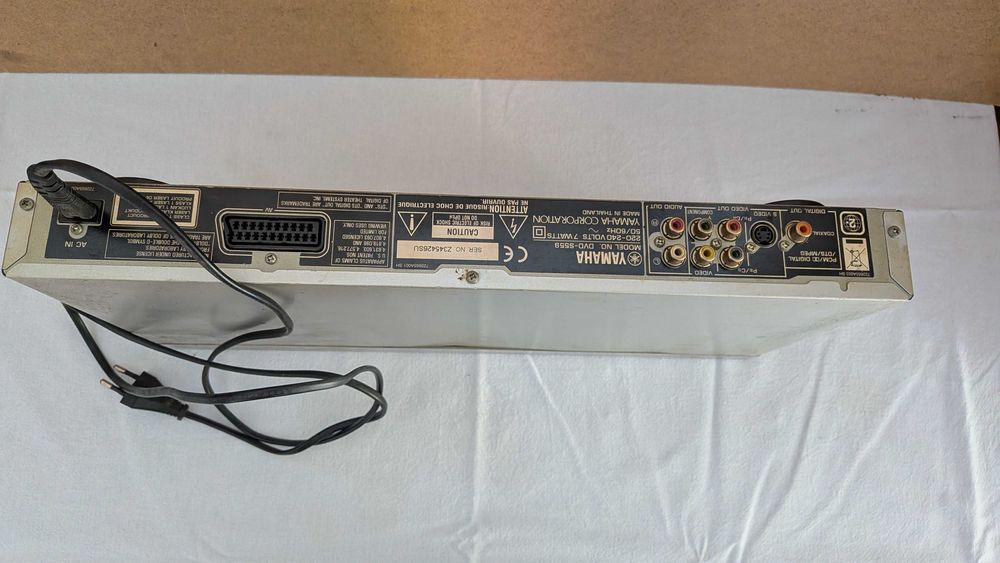 odtwarzacz Yamaha DVD-S559 + pilot oryginalny