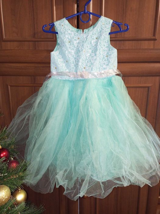 Нарядное платье , сукня