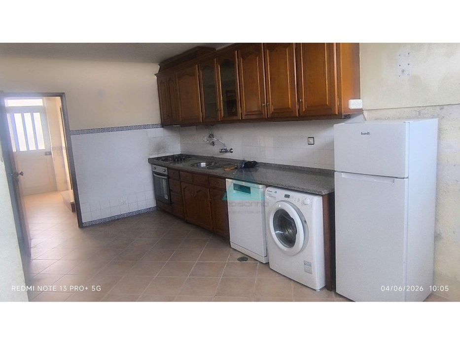 Moradia T3 com Garagem, Terraço e Logradouro em S. Simão, Azeitão
