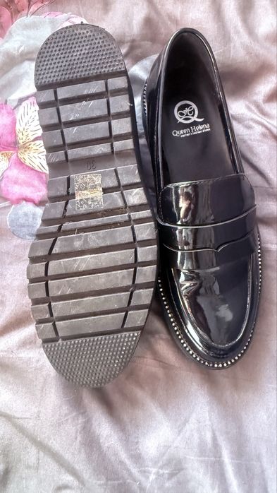 Buty damskie czarne lakierowane