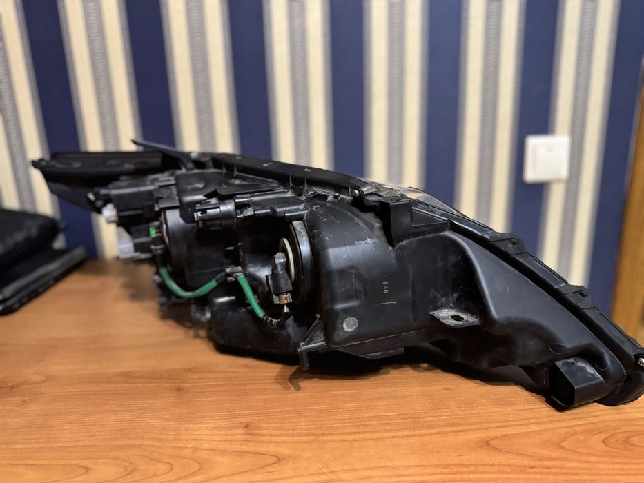 Ліва фара LEXUS ES250/300H/350 дорест (2012-2015)