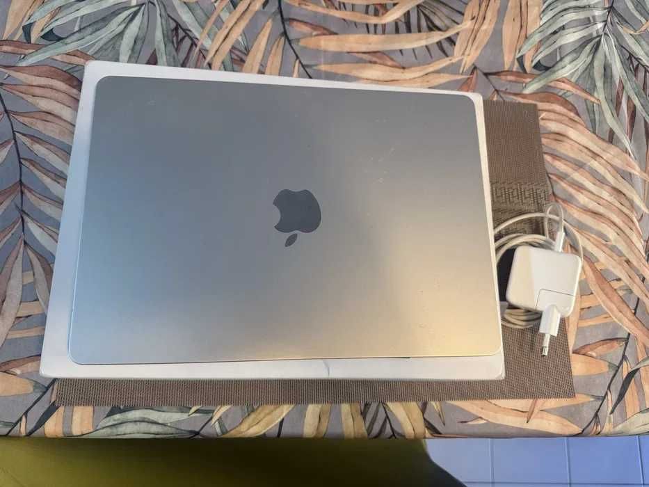 MacBook Air 2025 M3 16GB Modelo de 1300€ Fatura Como NOVO