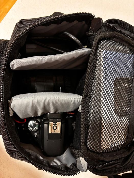 Máquina fotográfica Cânon EOS 100D