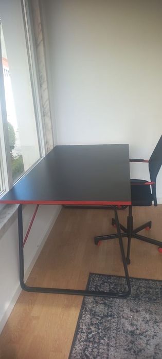 Mesa para uso normal ou para meter computador