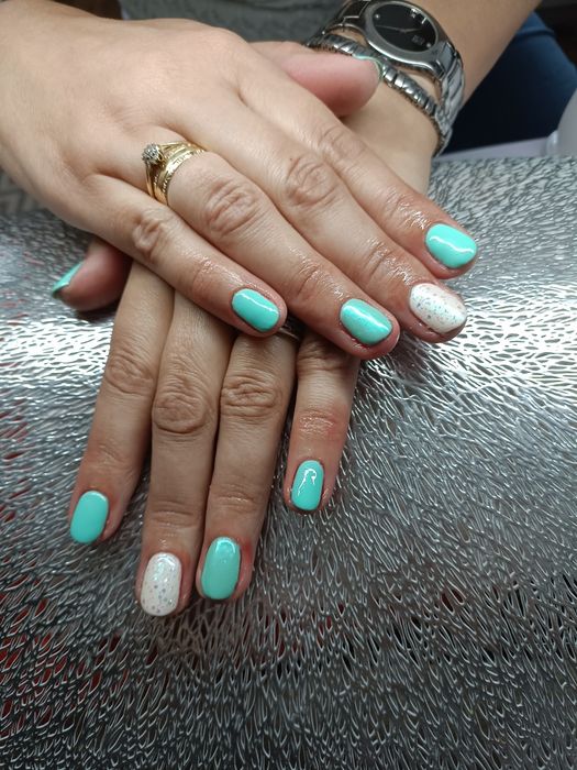 Paznokcie hybrydowe I przedłużanie żelowe. Manicure.tanio.