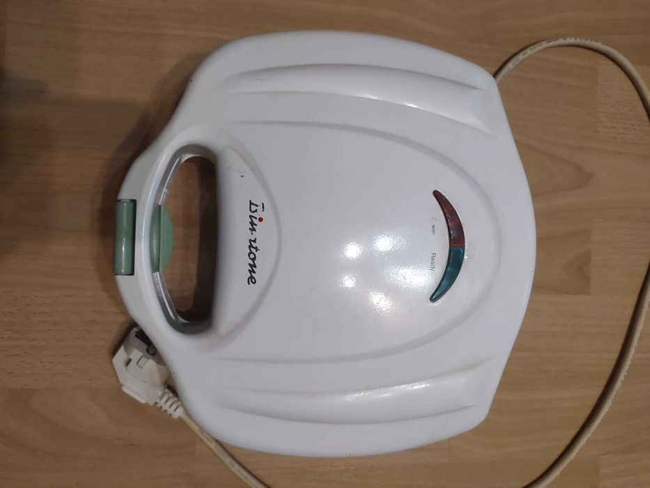 Продам сендвичницу Binatone