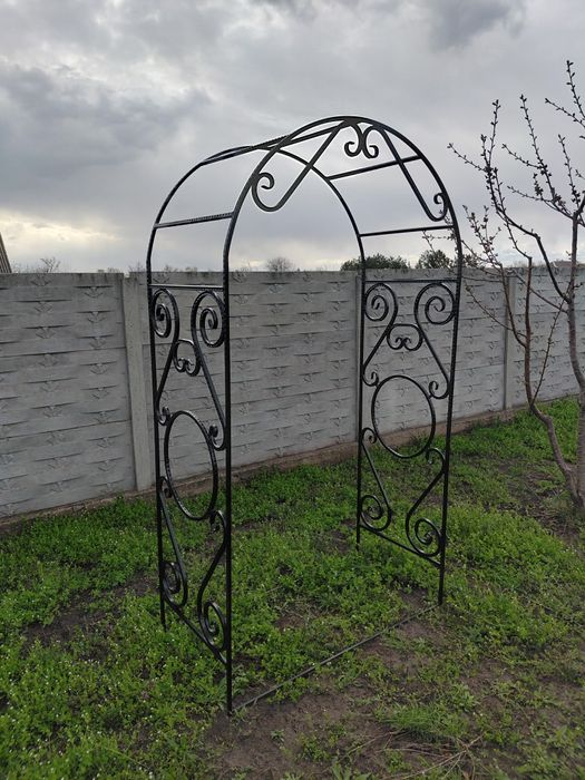 Садова арка для плетучих троянд,винограду та інших рослин