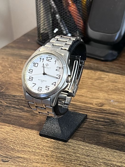 Підставка для годинника 3D друк - стильна чорна підставка-тримач