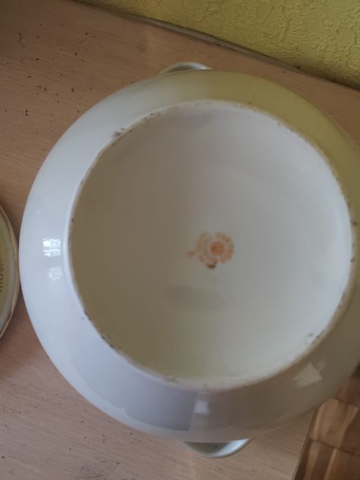 Супниця з кришкою