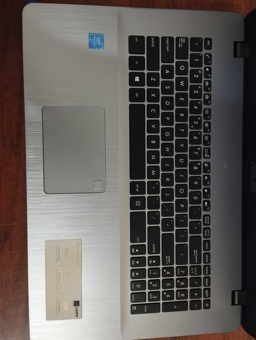 Laptop Asus z ładowarką