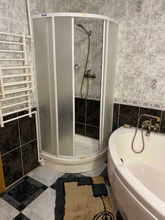 Продається 2-х поверховий, цегляний будинок, готовий до проживання.