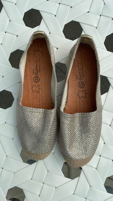 Sapato alpercata dourado 36