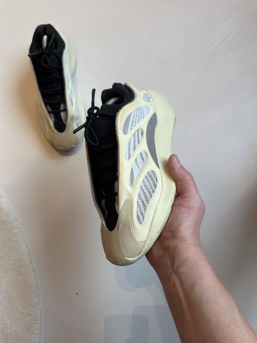 Кроссовки Adidas Yeezy 700 ст. 27 см