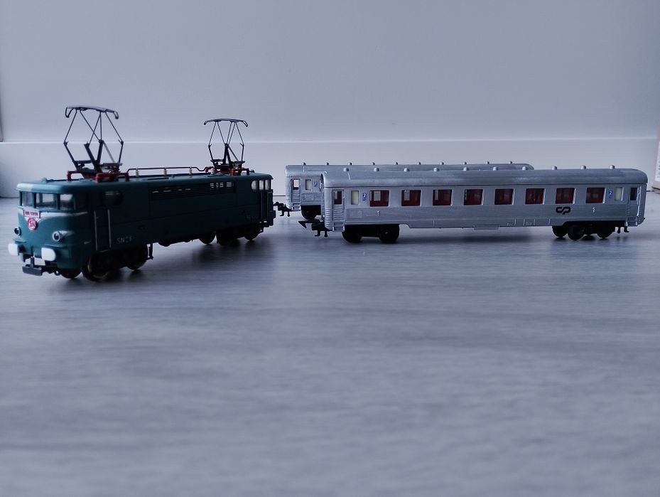 Locomotiva eléctrica SNCF BB 9201 + carruagens Inox H0 1:87