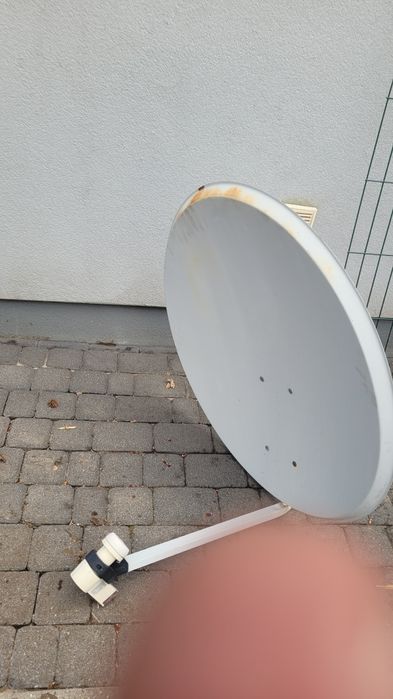 Antena satelitarna z konwerterem