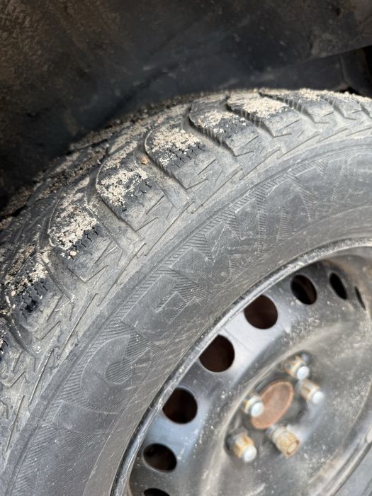 Продам компелкт зимней резины + диски 215/65/16 Lassa Iceways.