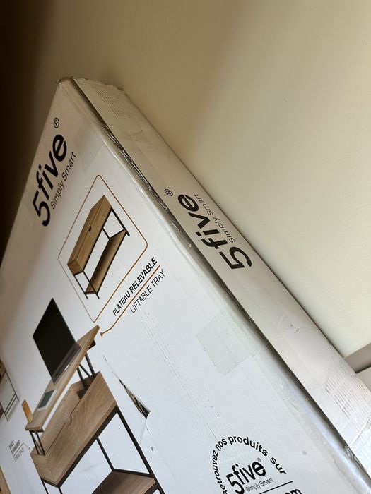 Móvel de apoio com tampo elevatório