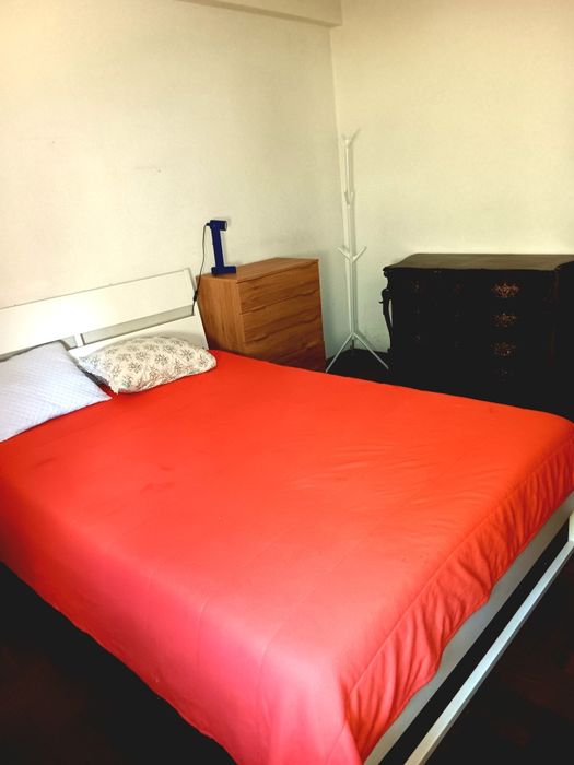 Quarto na Moita solteiro ou casal.