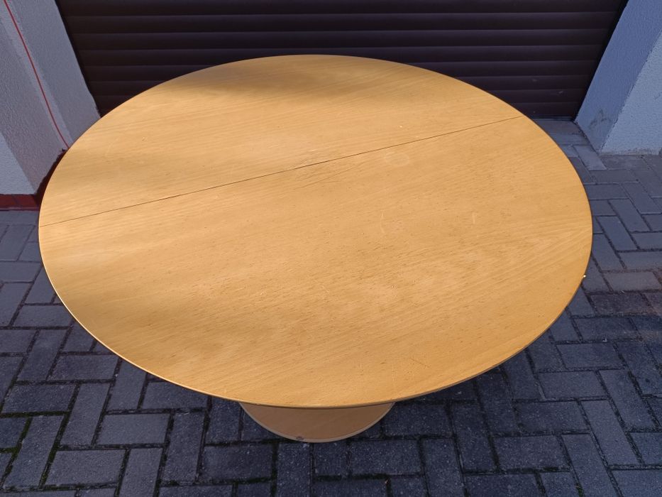 duży okrągły stół rozsuwany