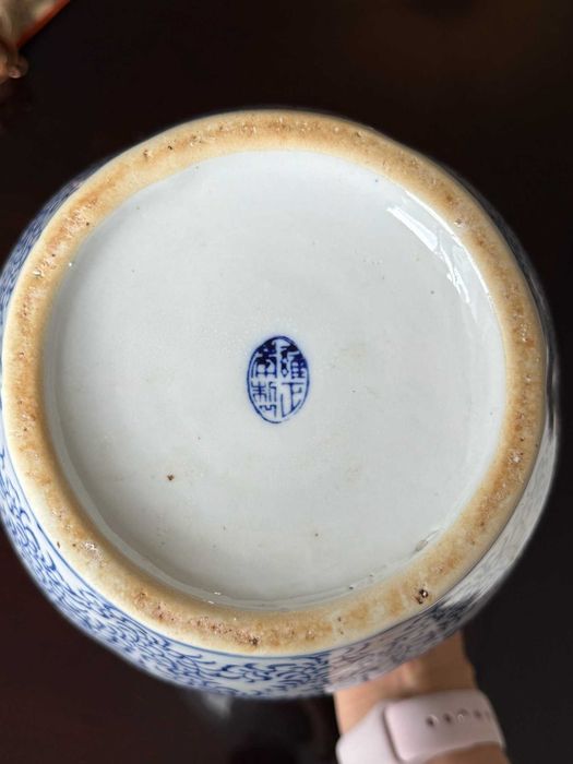 Pote Azul e Branco com Motivo Floral