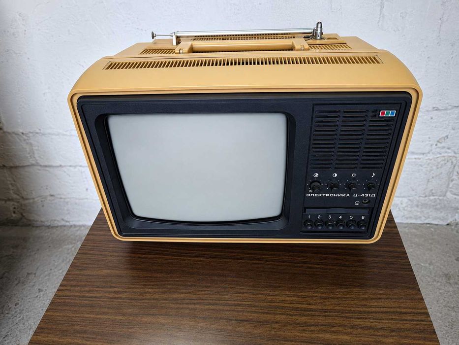 Oryginalny radziecki telewizor kolorowy Elektronika C-431D (Электроника Ц-431Д), produkcji ZSRR.