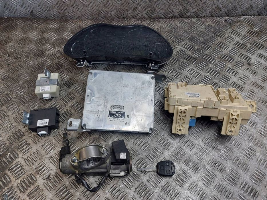 ZESTAW STARTOWY TOYOTA AVENSIS T25 2.0 D4D 89661-05A40 83800-05C00-C