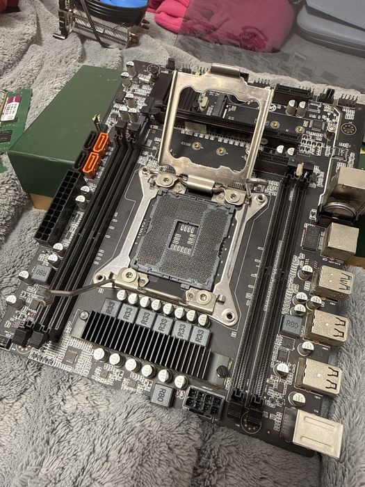 Продам материнську плату під DDR4