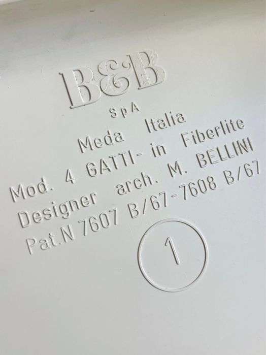 Mesa Meda - 4 gatti by Mario Bellini em branco