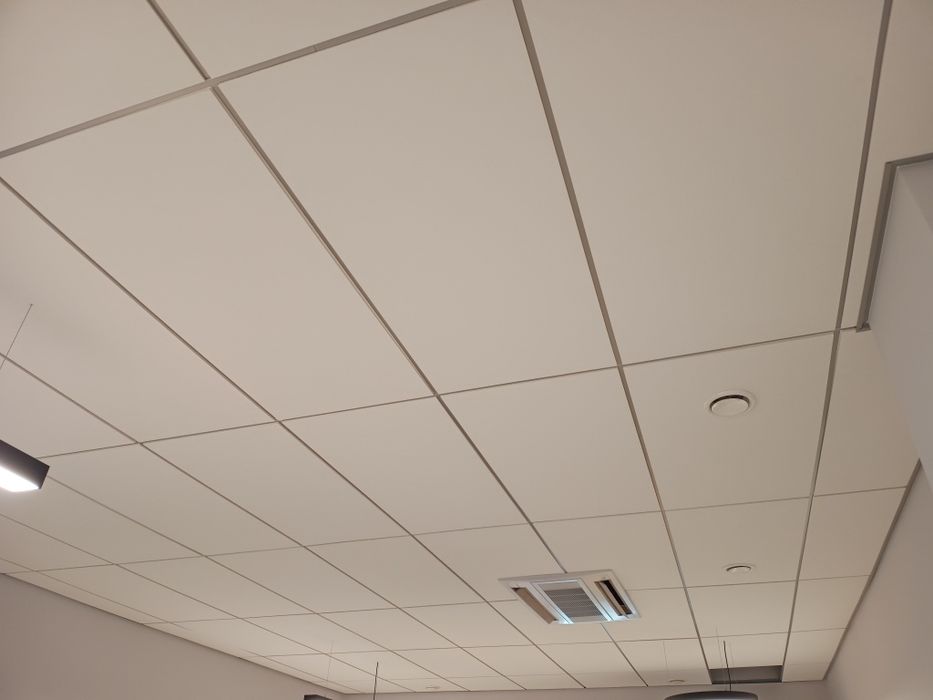 Грильято, Армстронг, Рейкові стелі